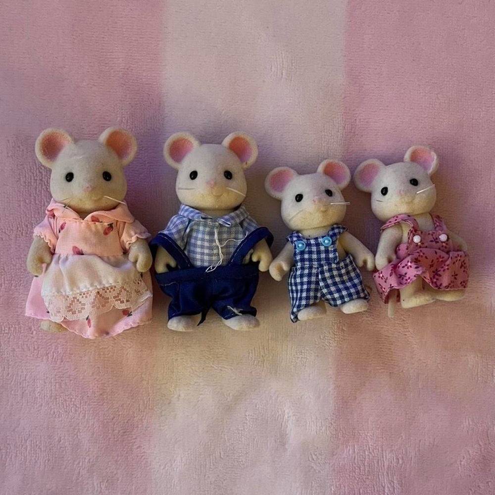 Rare Sylvanian Families Calico Critters White Mouse Family.